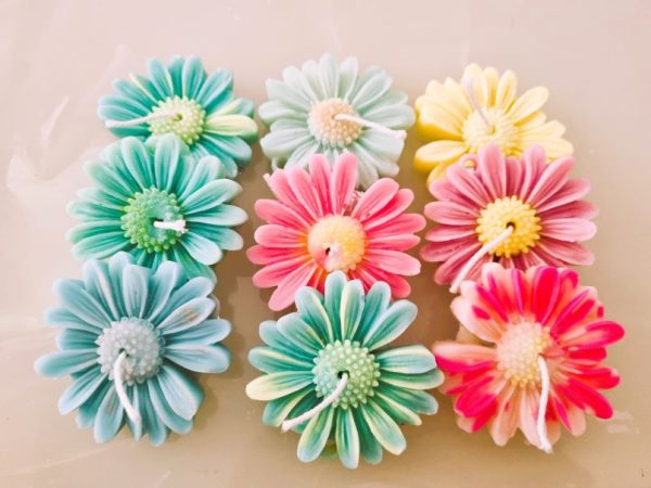 Floating  scented daisy candles