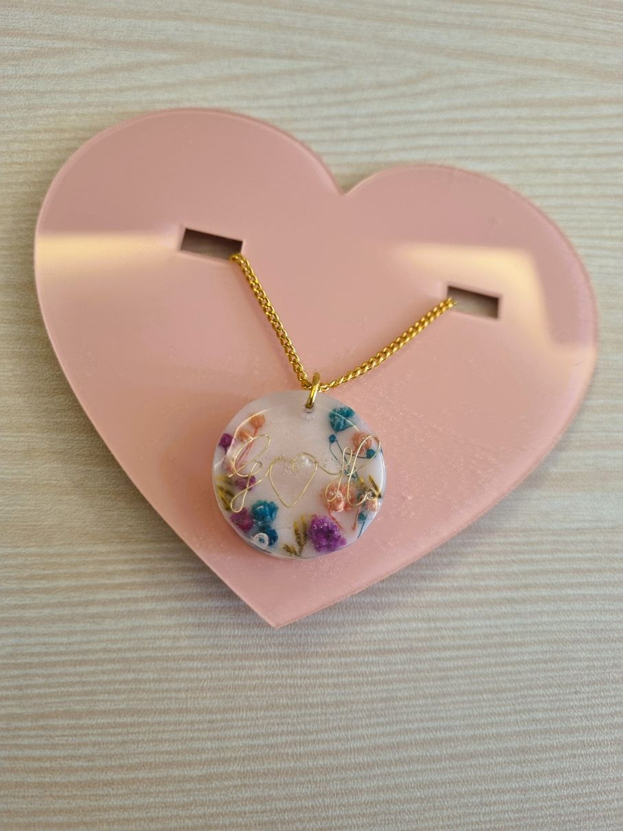 Resin Dry Flower Round Pendant With Wax Flower Bouquet – Gift Hamper - Image 3
