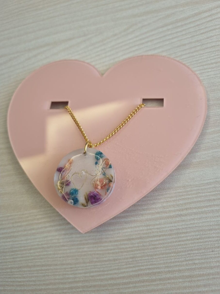 Resin Dry Flower Round Pendant With Wax Flower Bouquet – Gift Hamper - Image 4